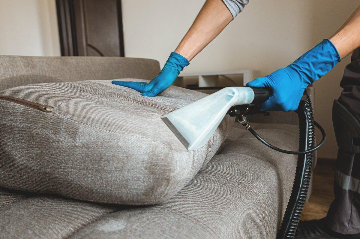 couch deep cleaning with specialty vaccum